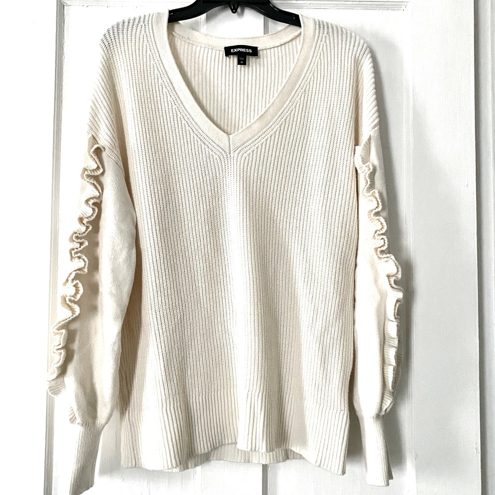 🌸Express Cream Ribbed Ruffle Sleeve V-Neck Sweater - Picture 4 of 7